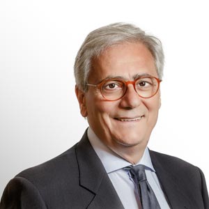 <span>Marco Torsello</span><p>m.torsello@pactumitalia.com </p><p>Ha iniziato come ricercatore di matematica finanziaria e attuariale della facoltà di Economia all'università LUISS di Roma. Nel 1985, dopo un'esperienza nell'area finanza del Gruppo Technip, ha avviato la sua carriera nel mondo della finanza prima in Barclays Bank Plc e poi in Standard Chartered Bank Plc a Milano, dedicandosi sviluppo dei prodotti derivati e strutturati per il mercato italiano. Nel 1990 entra a far parte del Gruppo Deutsche Bank in Italia e nel 1995 viene nominato Head of Corporate & Institutions Banking Division, assumendo la responsabilità di tutte le attività di investment banking del Gruppo in Italia; nel 2000 assume il ruolo di country manager per l'Italia della Divisione Asset Management del Gruppo. Nel 2006 entra nel Gruppo Gemina come Chief Financial Officer per Aeroporti di Roma ed Investor Relator di Gemina Spa. Dal 2010 si dedica all'attività di consulenza per le aziende come advisor indipendente.</p>